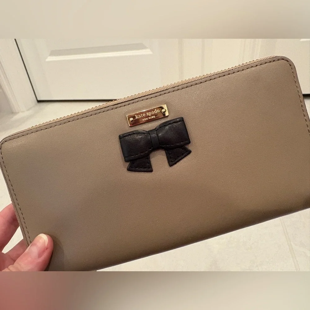Kate Spade Hanover Street Lacey Wallet with Bow Putty Black